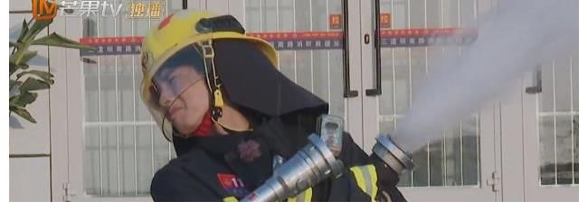 《滾燙人生》高壓水槍訓練，陳小春絲滑轉身，李響失控太好笑