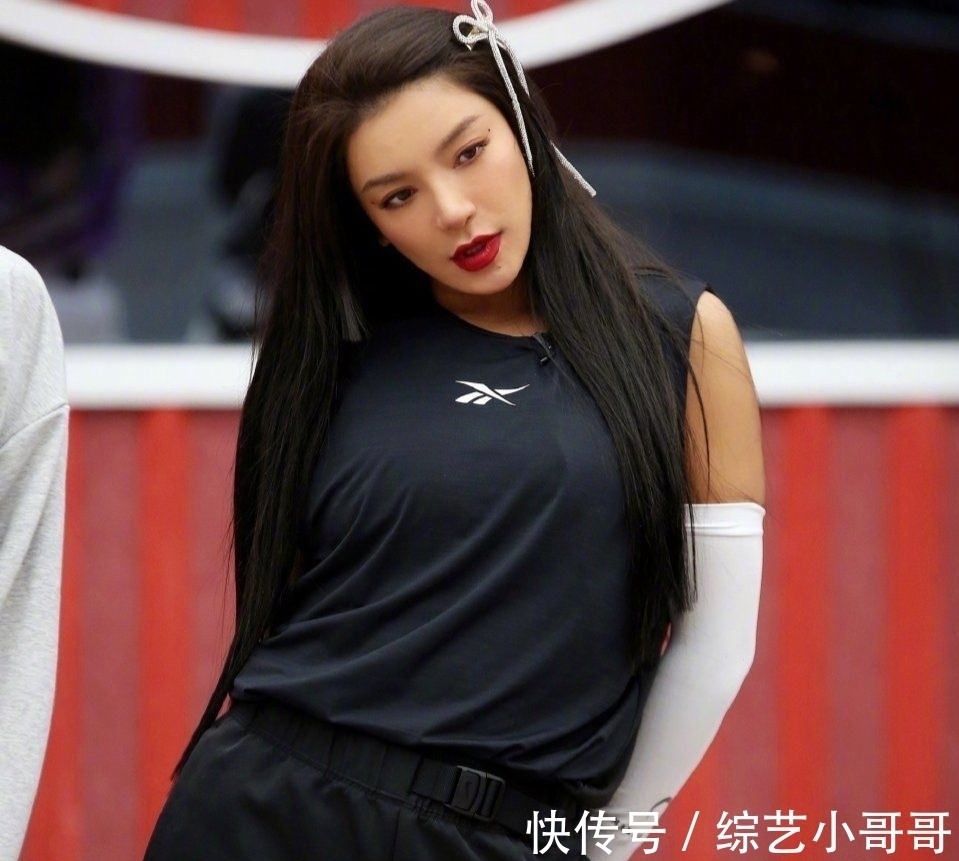 那英手握王炸组合,李斯丹妮孟佳超级给力,拿下第一那英很嘚瑟