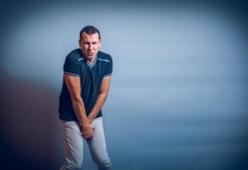 发黄|上厕所时尿液发黄,并伴有一股异味?医生建议注意下这6个方面