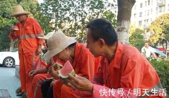 降血糖|糖尿病吃西瓜,升血糖还是降血糖?一个部位值得吃,很多人给扔了