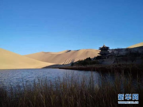 别样|冬日鸣沙山月牙泉风情别样