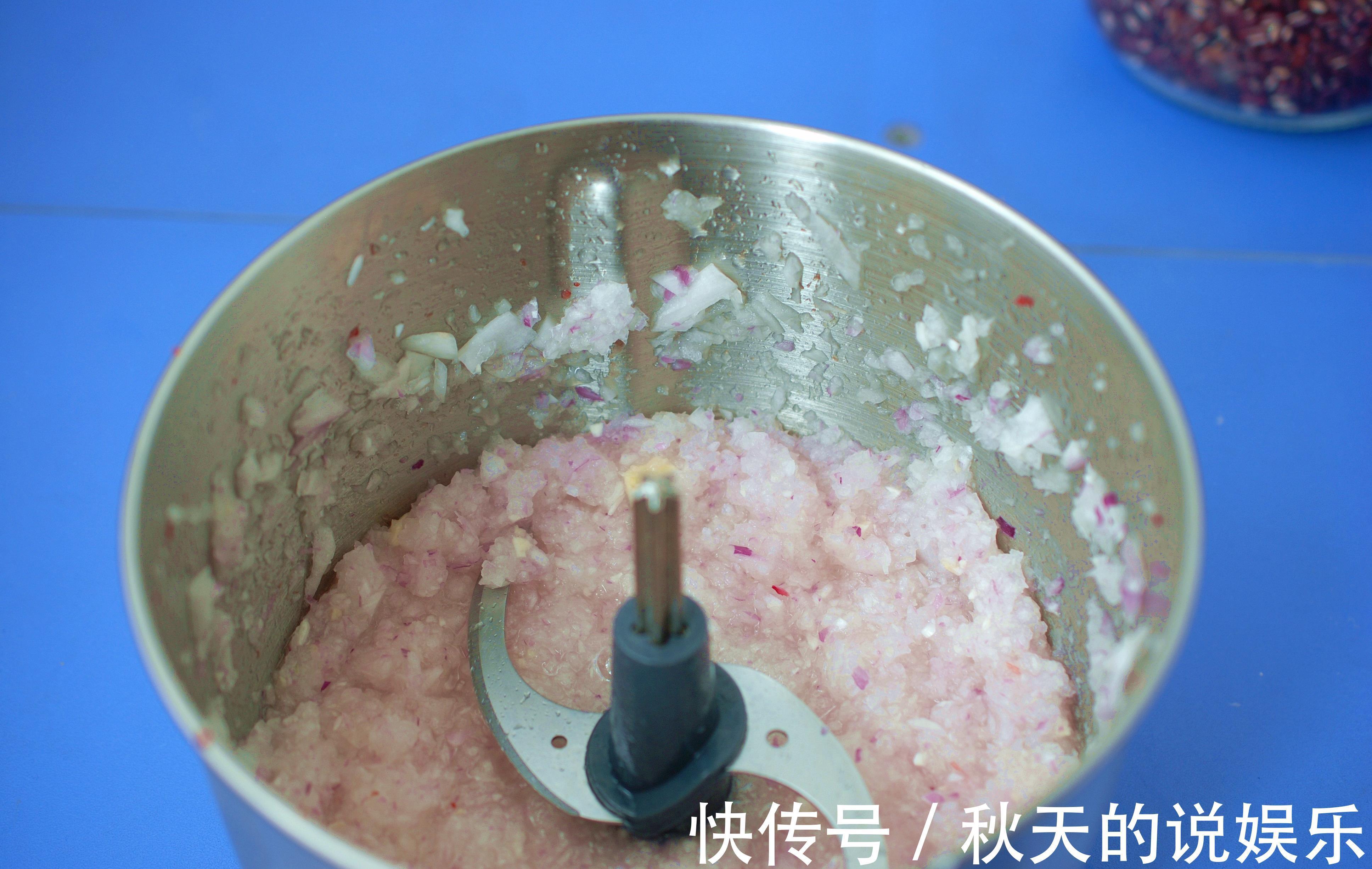 手抓饼|不揉面不发面的牛肉饼，一咬满口都是肉汁儿！3分钟出锅，简单