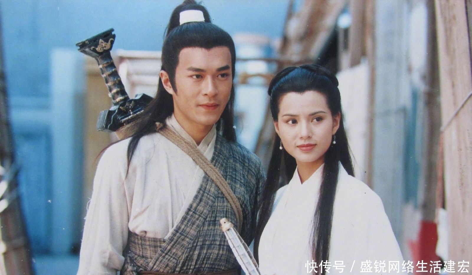 众多读者|金庸晚年耗费大量精力修改15部小说,网友:越改越差