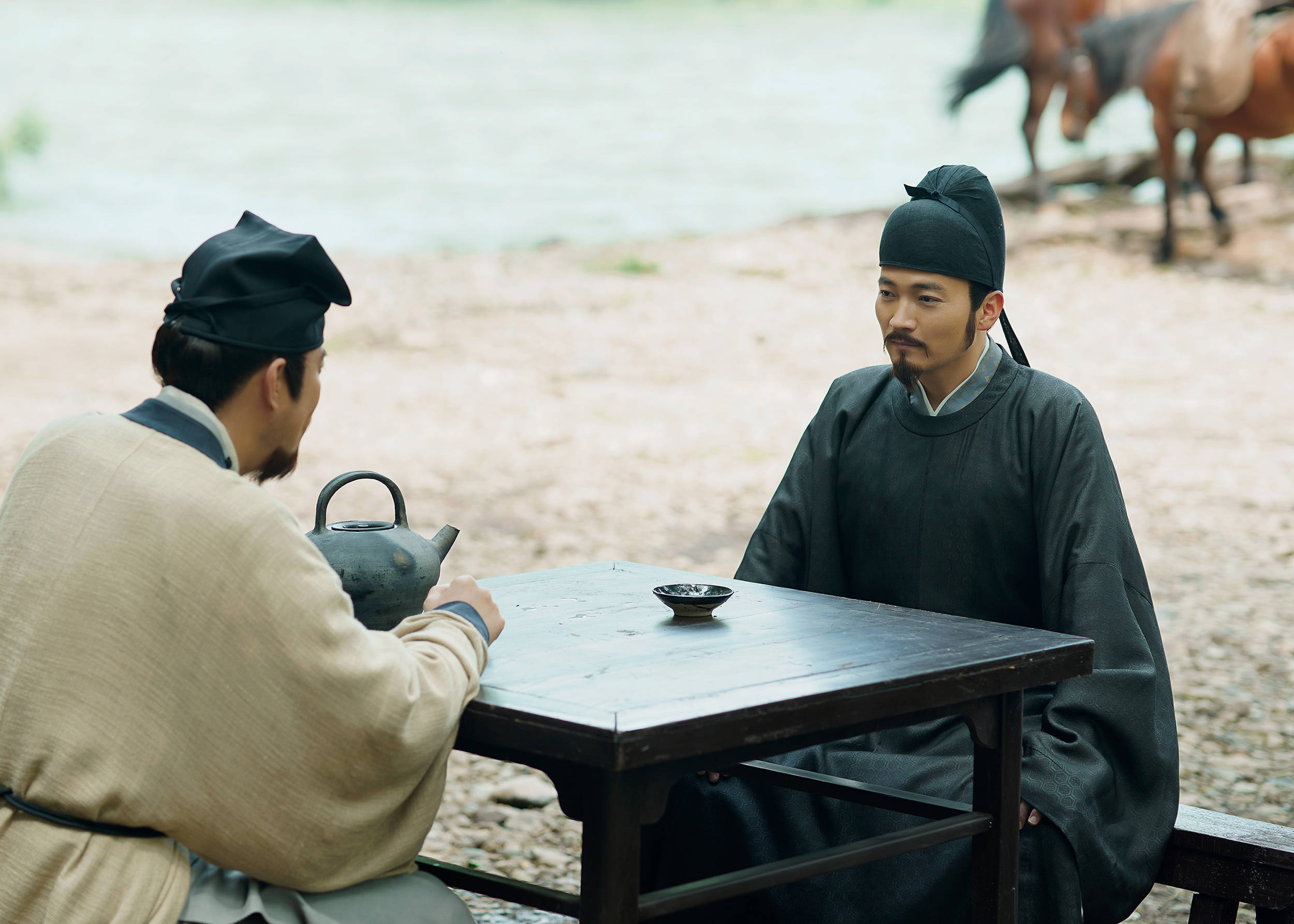 曾巩$曾巩长期在地方厮混,是咎由自取还是命中注定?抑或别有玄机?