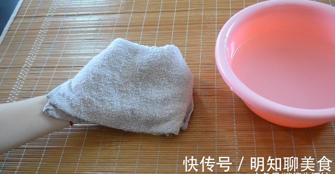 凉席脏了别再用水冲洗了, 教你5分钟清洗凉席, 洗的干净还能除螨