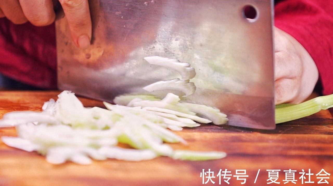 美味|在家做西芹炒牛肉，简单好吃，美味营养