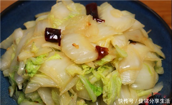 出水|炒大白菜时,马上下锅是大错!大厨教你一招,鲜嫩脆爽、又不出水