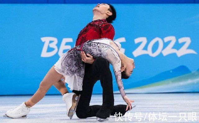 北京冬奥会|138.74分！彭程金杨双双落泪，只有1次失误，央视：为他们骄傲