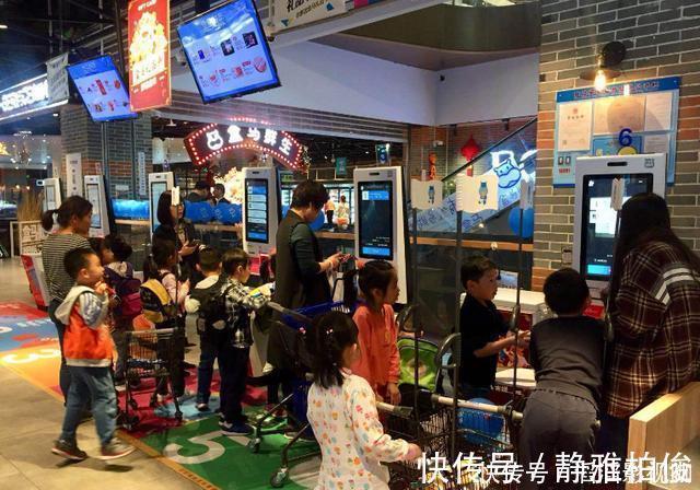 逆反心理|熊孩子用牙签扎破超市45袋大米,妈妈霸气购回,网友这做法绝了