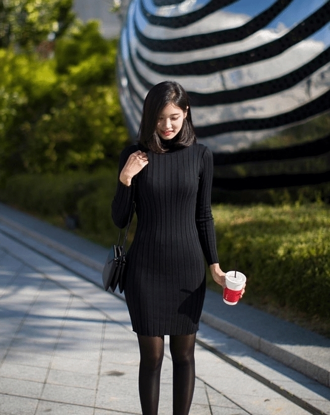 美女|针织包臀裙展示凹凸迷人身姿,散发迷人成熟气质!
