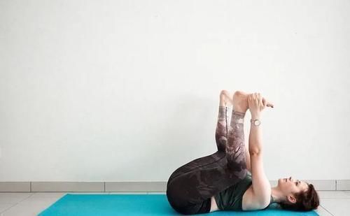膝盖|练瑜伽,为什么建议女性多练开髋体式