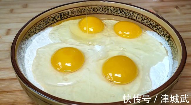 想吃面包不用买,方法简单不用烤箱,在家就能做,出锅暄软又拉丝