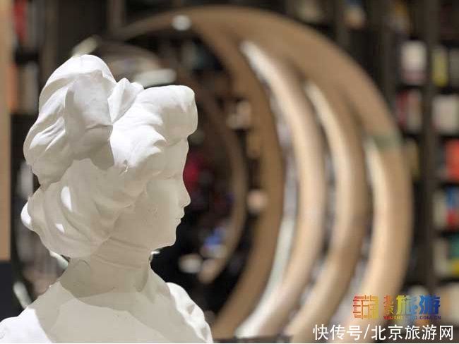 涵芬楼|一场雨，一杯茶，一本书，一盏灯