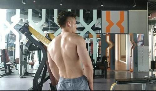 鹿晨辉|别学那些健美运动员，干净增肌，才是普通人的健身首选