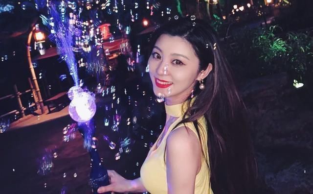 王牌对王牌|王牌对王牌被批内容注水,归根结底是资本疯狂进驻,费费成受害者