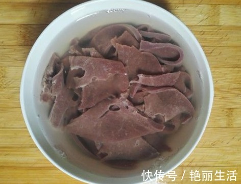 下酒|炒猪肝时,最忌直接下锅炒!教你一个小窍门,鲜香嫩滑,好吃下饭