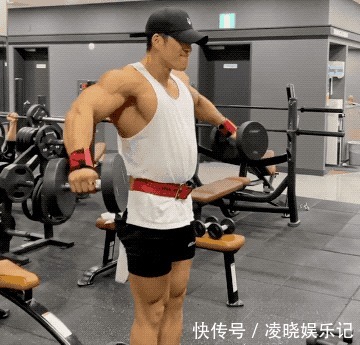 情侣|健身情侣身材令人羡慕，一起健身顺便秀恩爱，真实身材被曝光