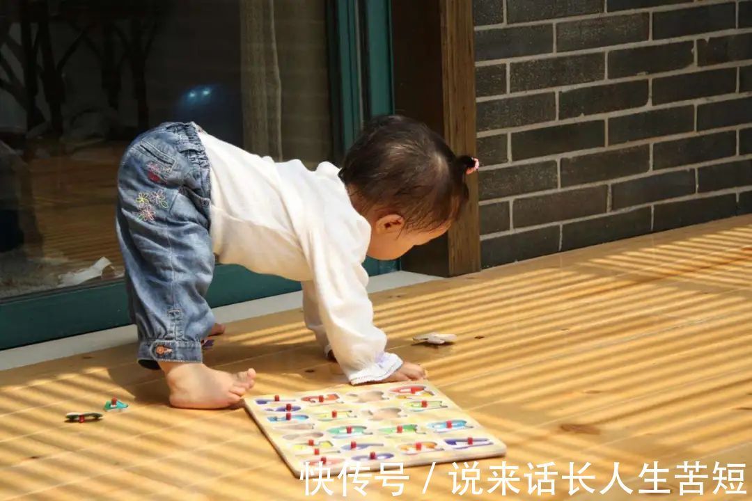 脊柱|4个错误做法,可能让宝宝骨骼“发育畸形”,很多人被蒙在鼓里