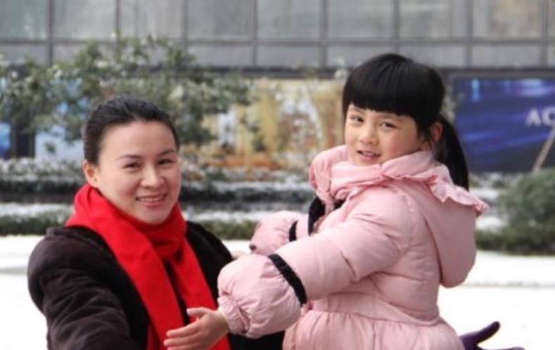 小棉袄|林生斌曾说最爱女儿,女儿长大后当童模,打算给妈妈买礼物太懂事