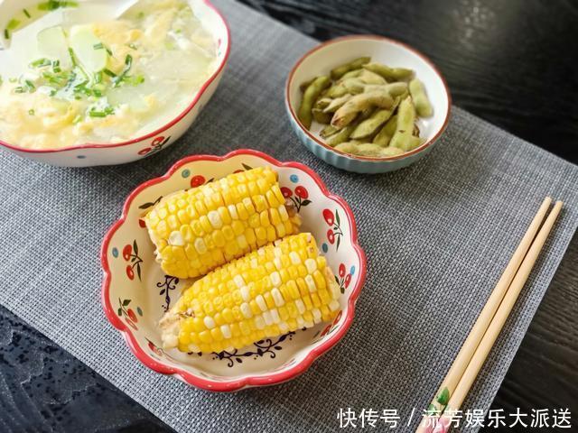 悄悄|1个女人的精致晚餐,悄悄走红朋友圈人到中年,优雅是一种态度