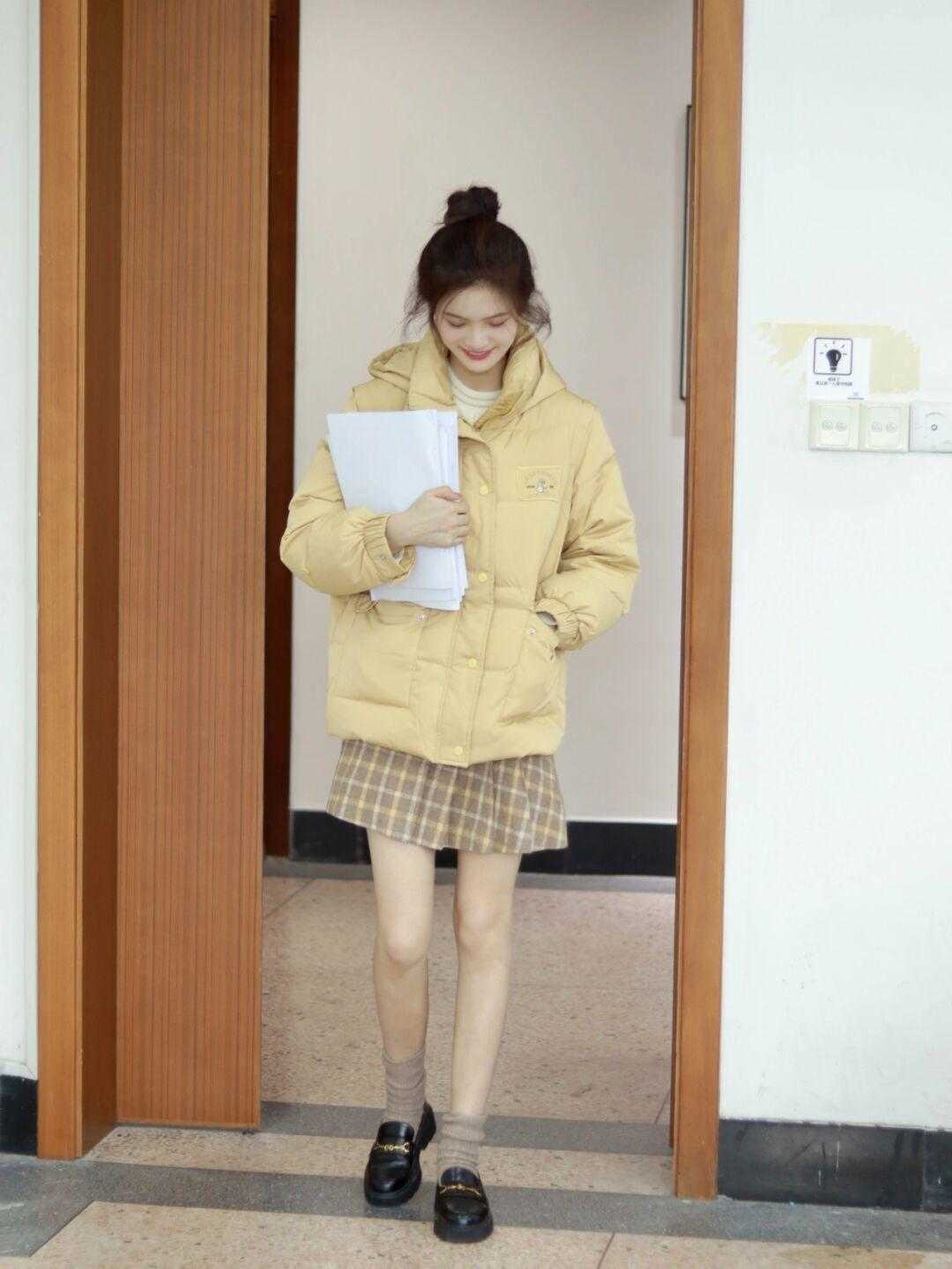 羽绒服 韩系风的羽绒服搭配,让你的气质更出众,保暖且显瘦