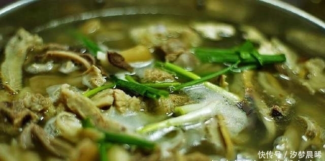 美食|舌尖上的美食牛粪火锅,你有勇气吃吗