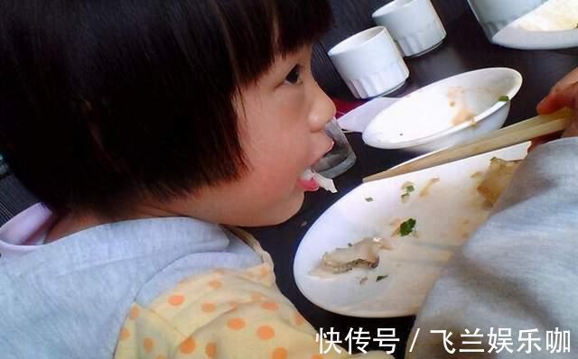 孩子|四岁宝宝被鱼刺卡喉咙，母亲用这个方法取出刺，大夫连连夸赞