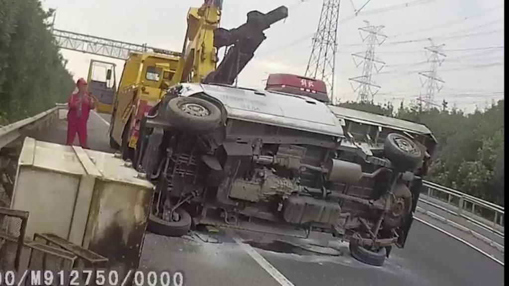 司机|300斤虾“横尸”高速，竟是因为这个司机…