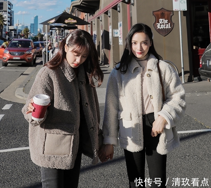 建议大家!穿羊羔毛不要配阔腿裤,土!今冬流行这么穿,超减龄