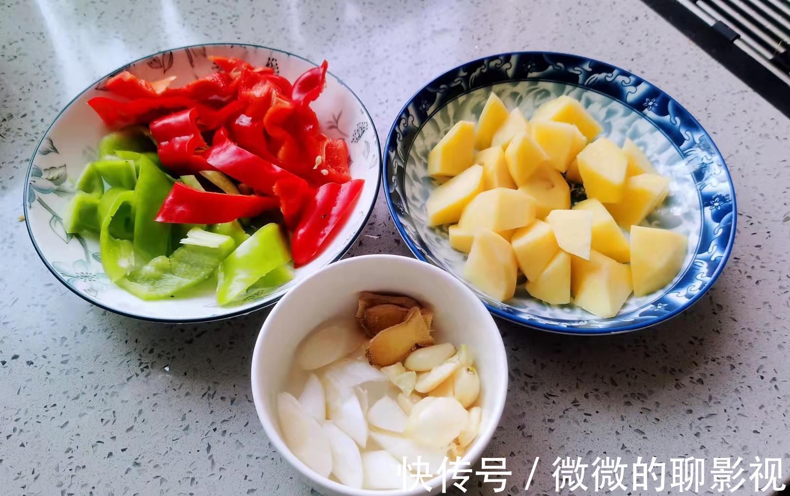 炒鸡肉焯水不焯水?30年大厨教你正确做法,鸡肉鲜香顺口,真美味