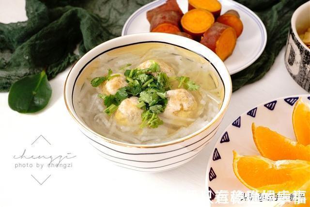 45岁阿姨轻断食午餐,走红朋友圈,网友:吃这么多还不胖,佩服