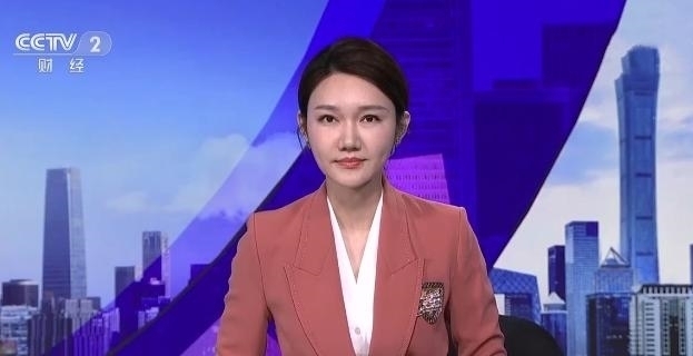 播报 央视主持人龙洋播报新闻效果一般,“整容脸”明显,观众不认可