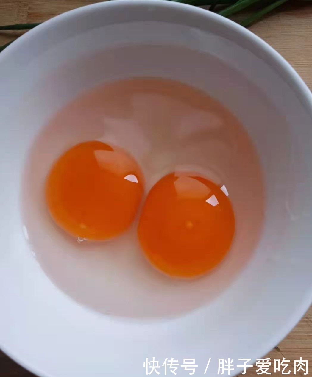 儿子饿了用鸭蛋、火腿、简单做个蛋炒饭,直呼太好吃了