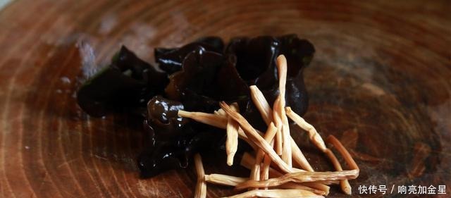 豆腐如何做好吃冬天做一道美味的家常干锅豆腐,好吃又下饭