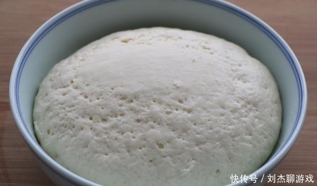 花卷别再用筷子了，学会新做法，层次多更好吃，颜值高到离谱！