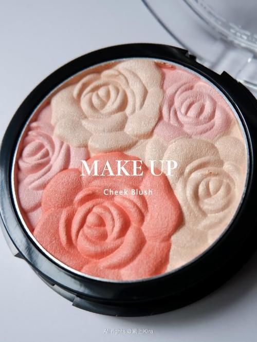 巧用三色腮红和眉笔，多快好省，打造氛围感阳光妆容