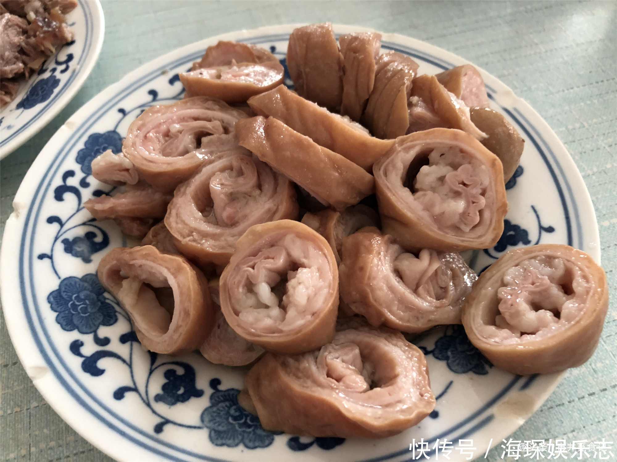 同学|老同学开车千里找我,没去大饭店,小店点6盘菜,同学太懂我了