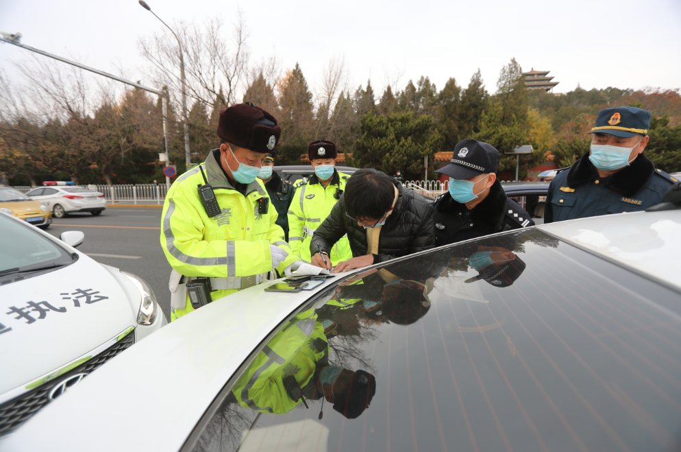 生意|故宫周边景区不法人员隐蔽“揽生意”，警方使了这样一招