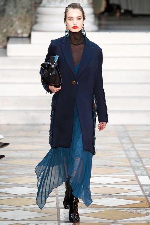 蓝色，穿对了显白有气质！