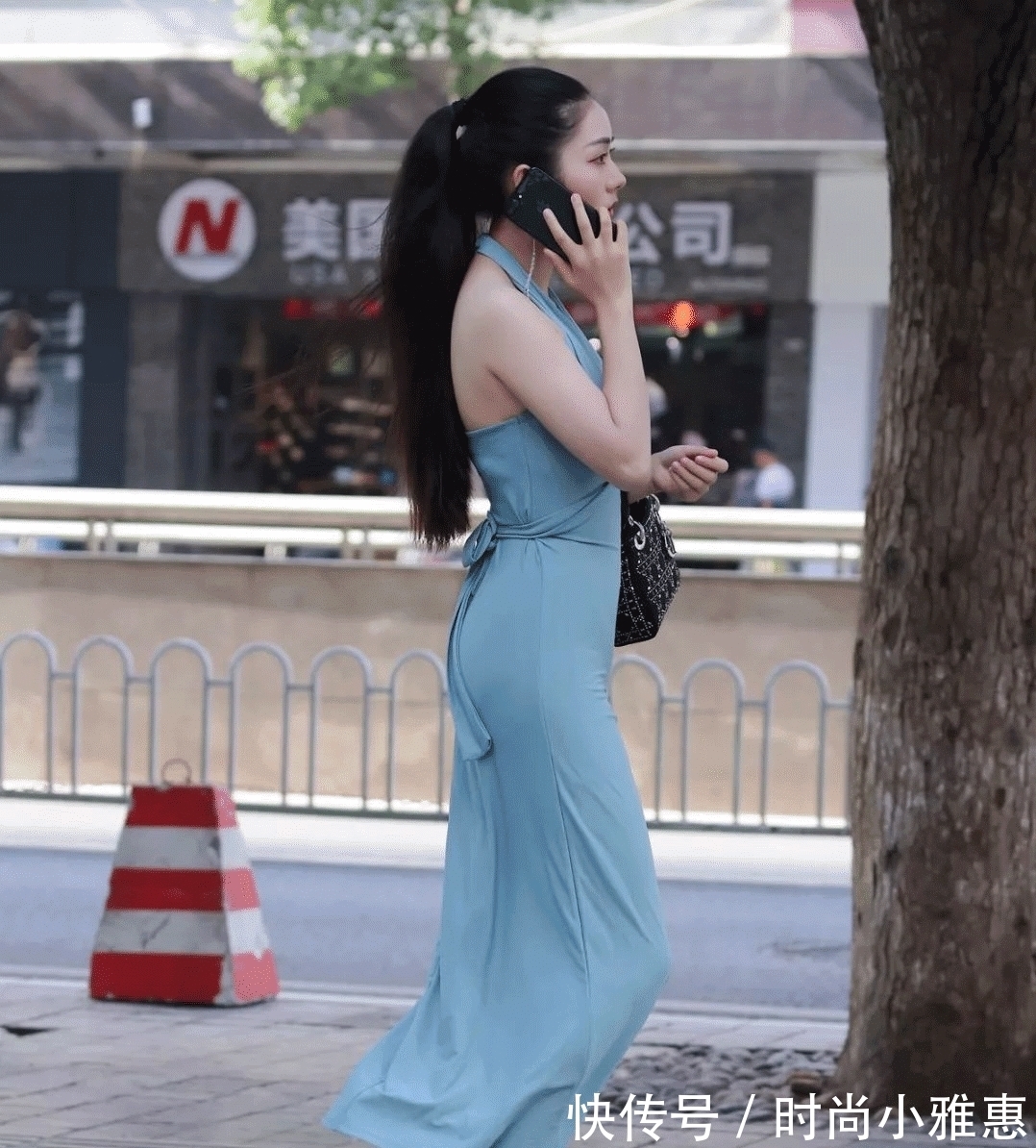 美女|清凉时尚的挂脖连衣裙，今夏时尚穿搭的首选！