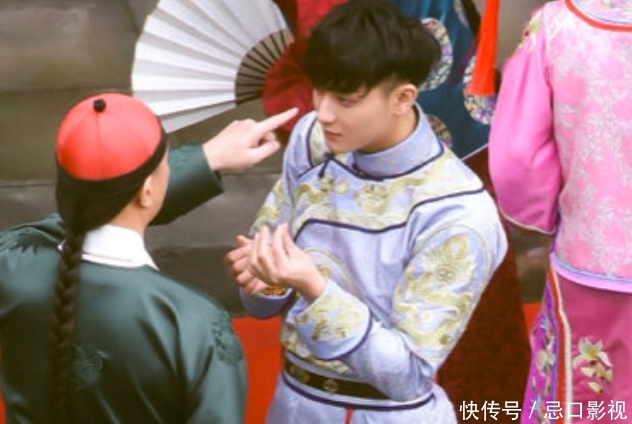 杨紫|《萌探》清宫装路透,杨紫紫薇造型娇俏可爱,杨迪容嬷嬷笑死我了