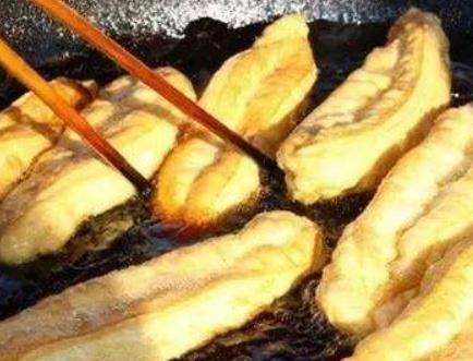 健康|原来油条的做法是如此简单,这样做,松软又好吃,健康又营养