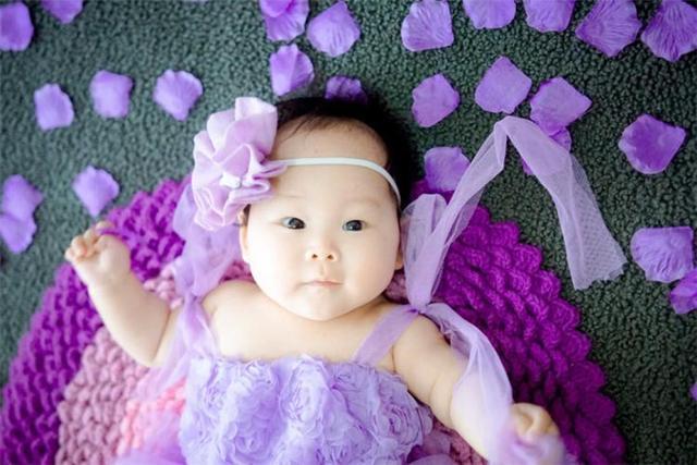 嫌弃|“黑脸宝宝”被全家人嫌弃,两个月后完美逆袭,宝妈:幸好没丢掉