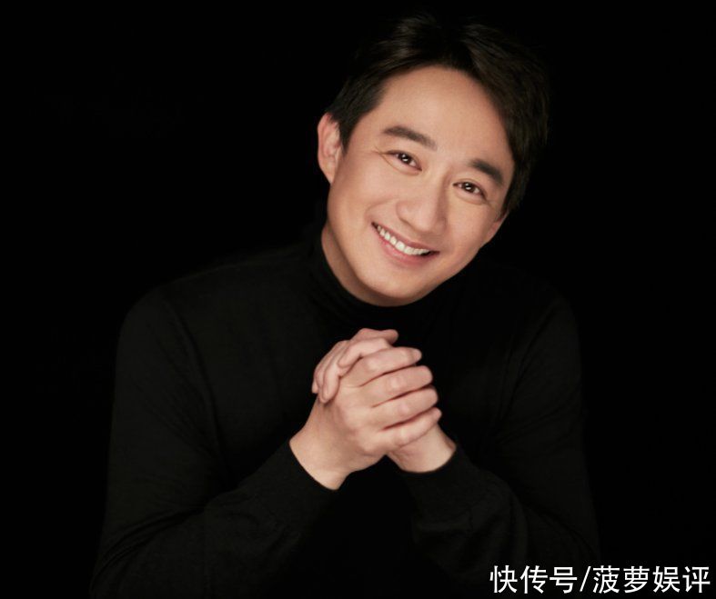 《向往的生活》深情版海报，其他人表情正常，唯独妹妹不一样
