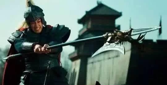 三国演义|关羽和张飞联手能否打败吕布,若再加上黄忠的话,能不能斩杀吕布