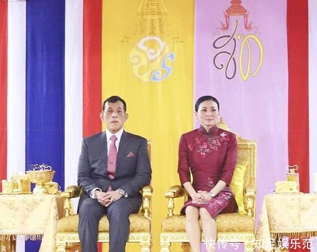 地上|诗妮娜亮相中泰文化展览!跪地上喂锦鲤一堆人伺候,穿旗袍美绝了