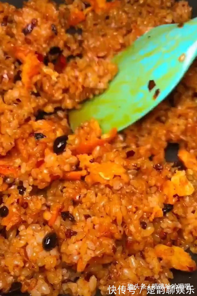 简单美味又不失仪式感，适合崇尚“极简”的你，老干妈拌饭！