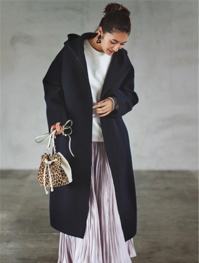 烟熏 秋冬第一件大衣,有棕色、米色、藏青色,还有漂亮的烟熏色!