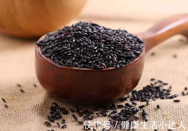 黑米|肾脏“透支”了,身体会亮起4个警示灯,男人不妨自检一下