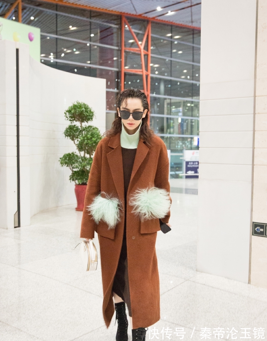 减龄|皮肤黄的女人,穿这“5种”颜色,显白还减龄,怎么搭都漂亮!